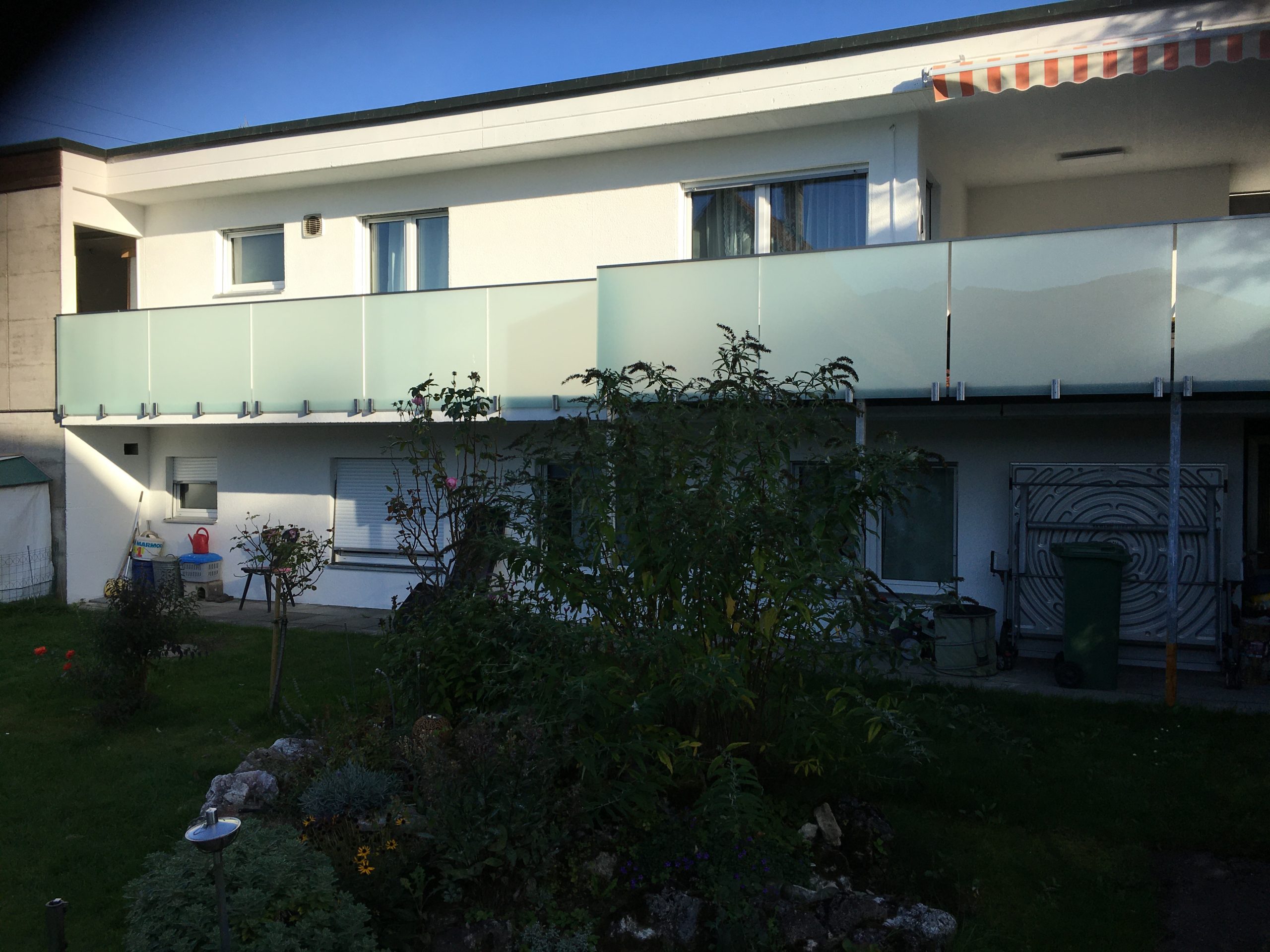 Klemmhalter für Glasgeländer Wand oder Stirnmontage – Bild 8