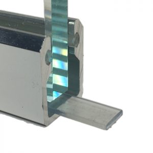 1.5 x 2300mm Transparente Distanz- und Trageprofile